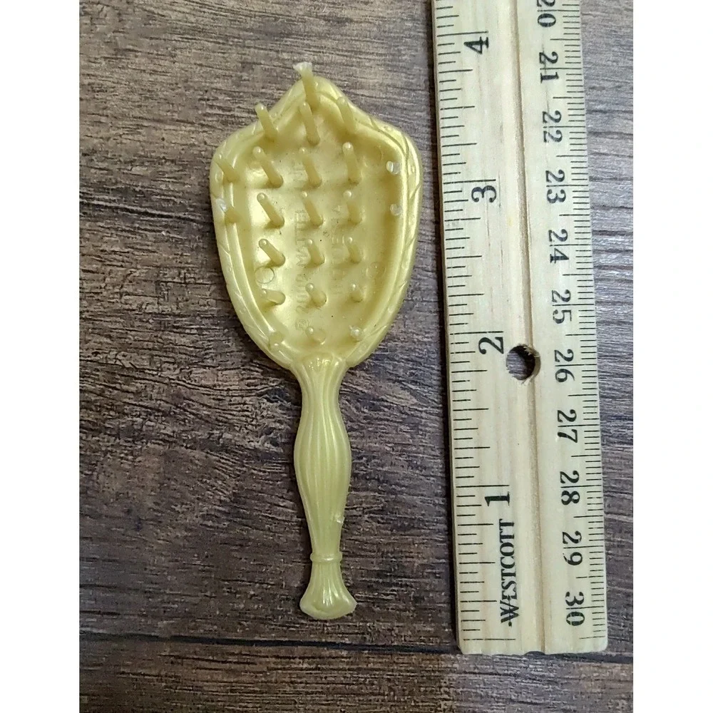 Barbie Doll Vintage 2009 Gold Princess Hair Brush Z29